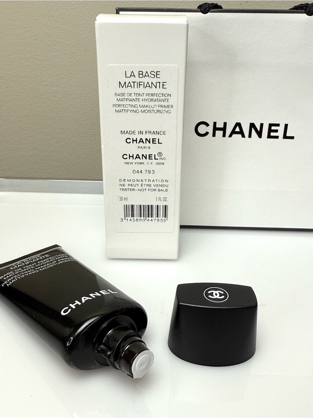 CHANEL • La Base Matte Primer - Picture 3 of 8